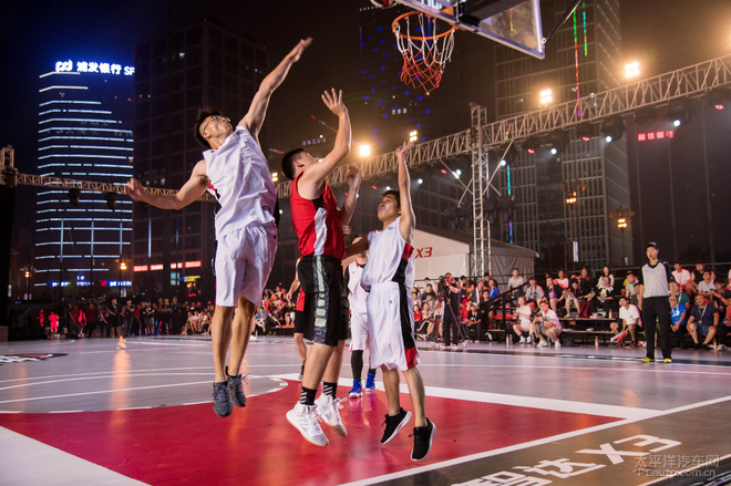 更反映了足 更反映了足